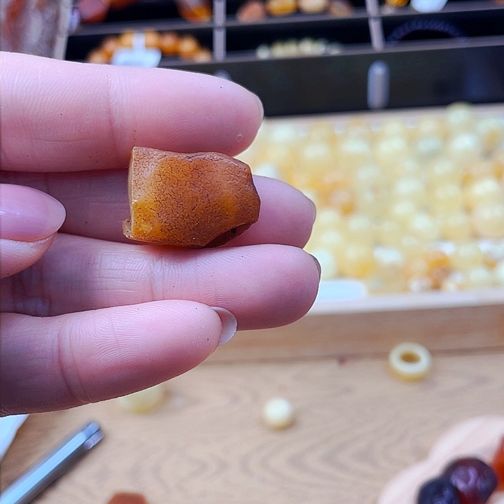 琥珀颈饰未镶嵌手串