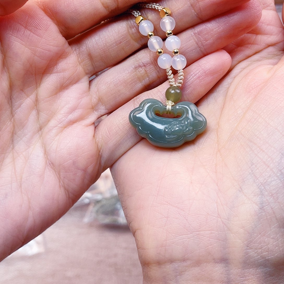 和田玉未镶嵌吊坠(赠链)