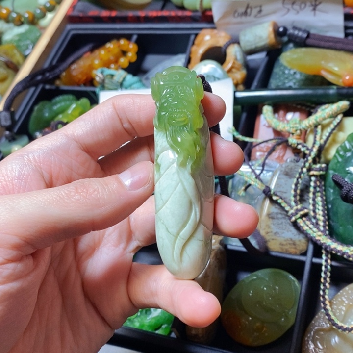 蛇纹石玉颈饰未镶嵌