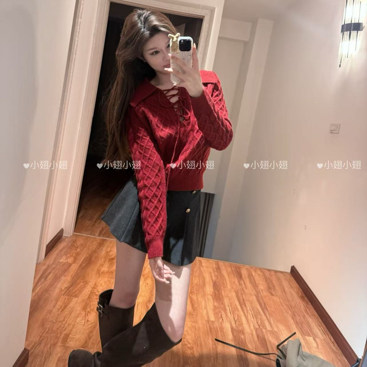 小翅服饰  圣诞红绑带娃娃领菱格针织短款上衣