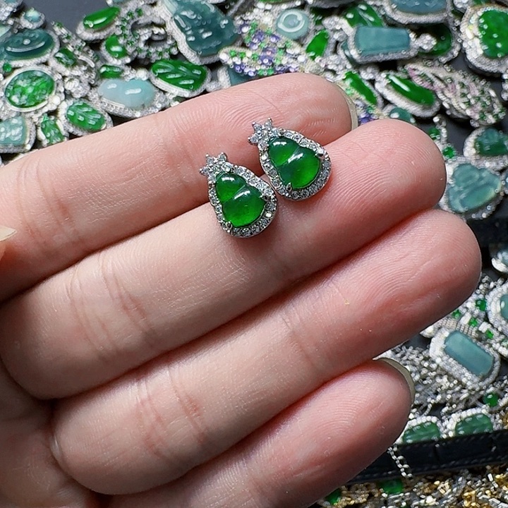 翡翠颈饰未镶嵌天然A货翡翠放漏