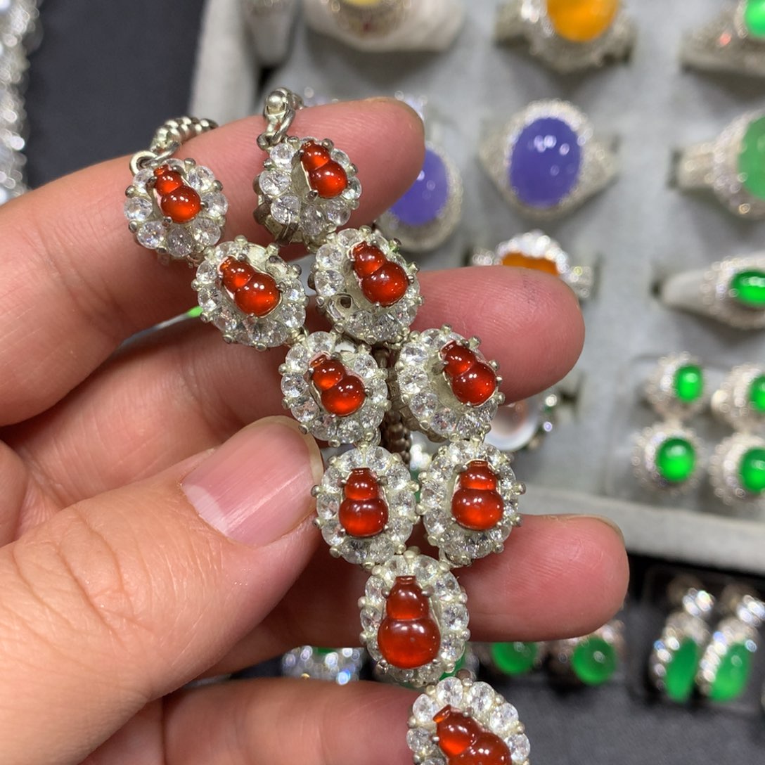 翡翠戒指未镶嵌红翡