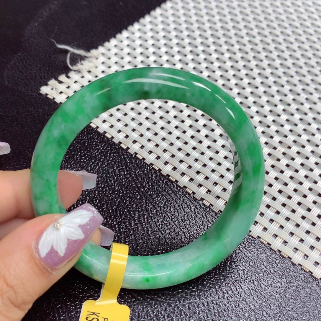 翡翠手镯未镶嵌缅甸