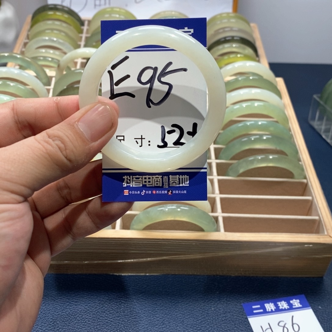 岫玉手镯未镶嵌手镯