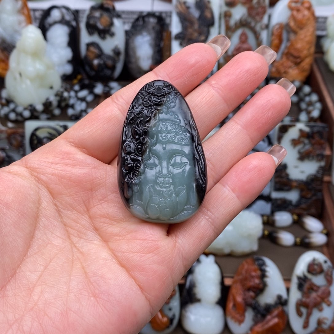 颈饰未镶嵌和田玉