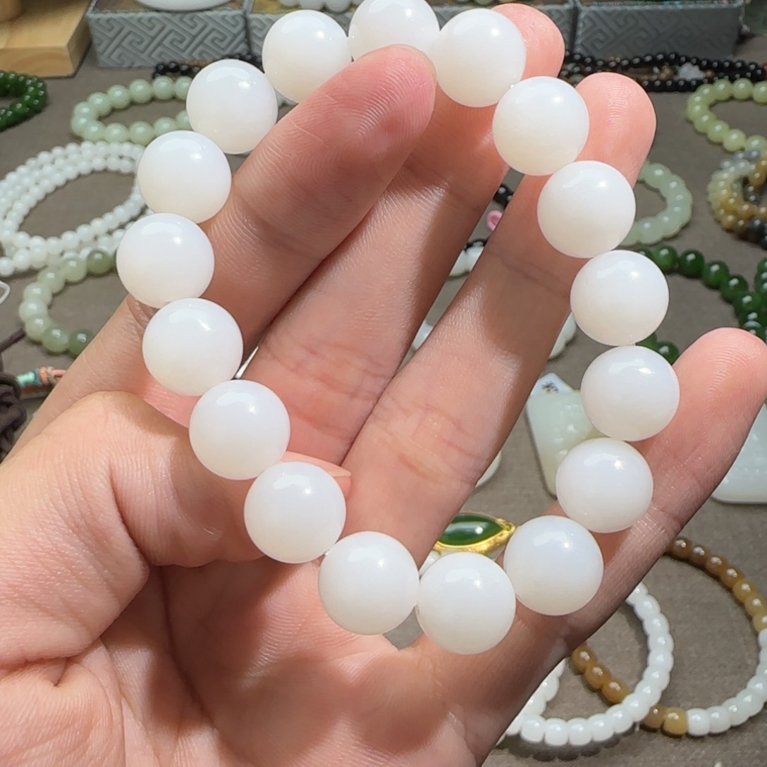 和田玉手串未镶嵌金****家