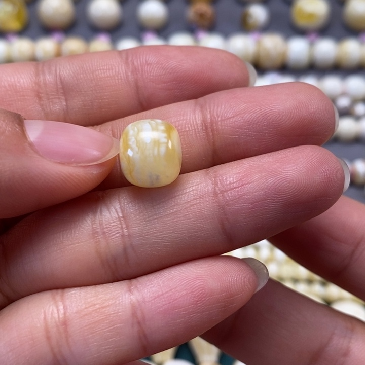 c***c未镶嵌琥珀裸石老型