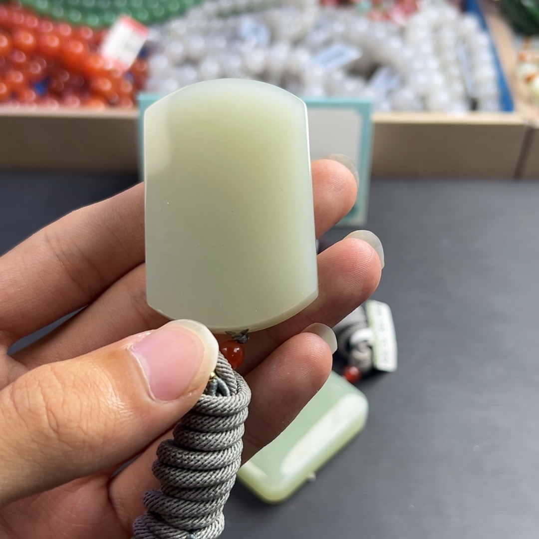 颈饰未镶嵌和田玉