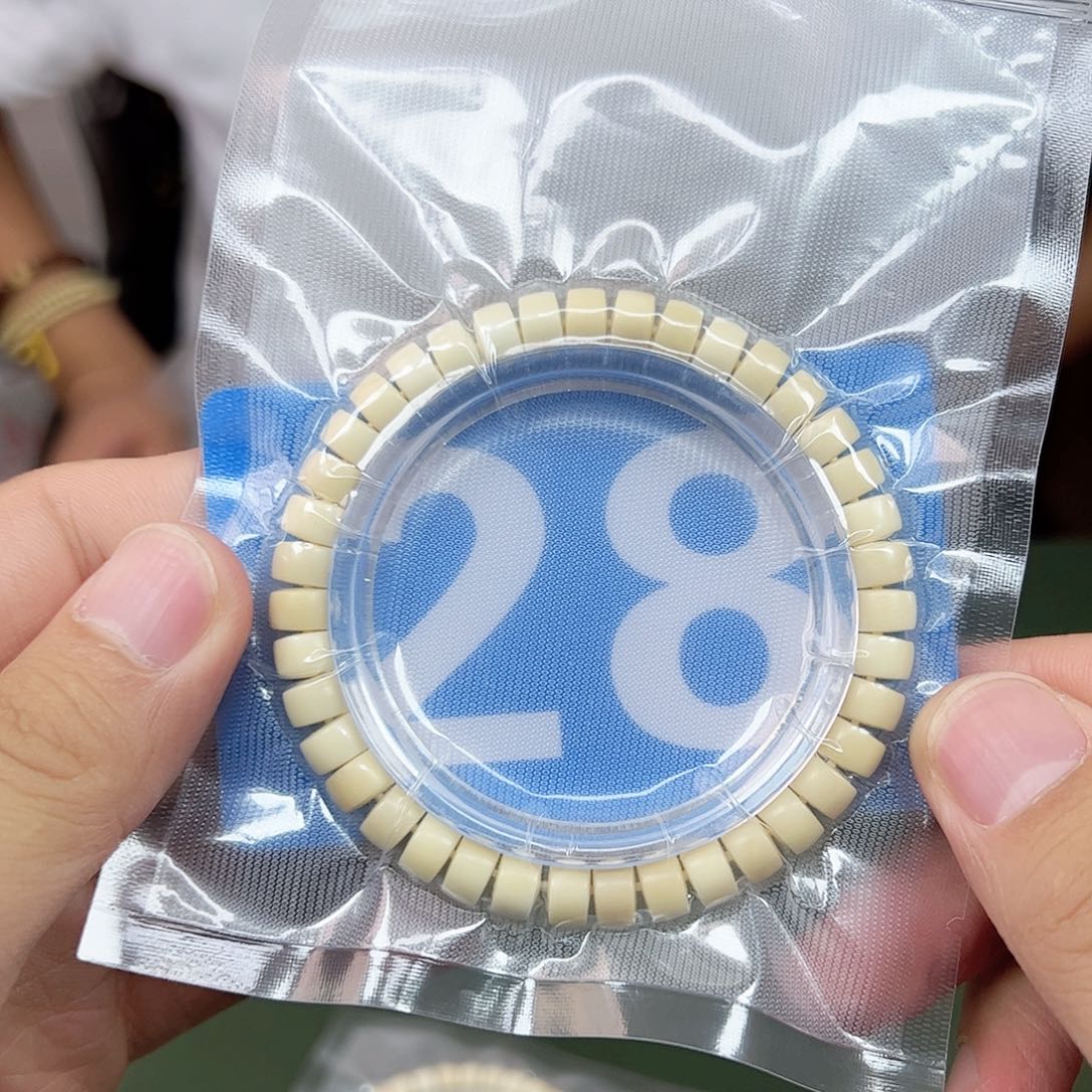 白玉菩提吊坠84药片。  28
