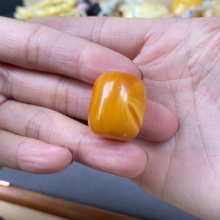 琥珀裸石未镶嵌桶珠
