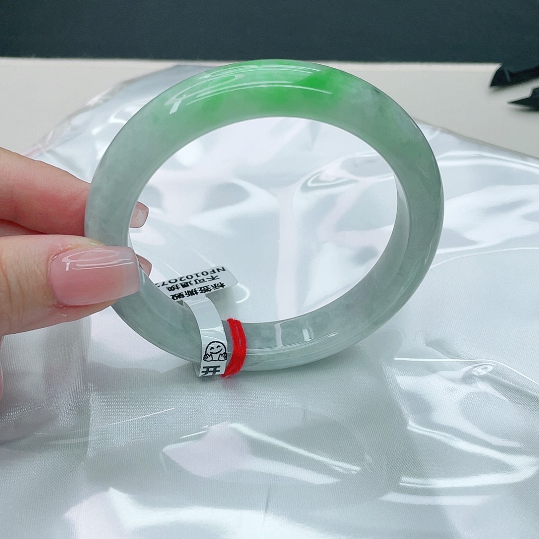 翡翠手镯未镶嵌正61.2