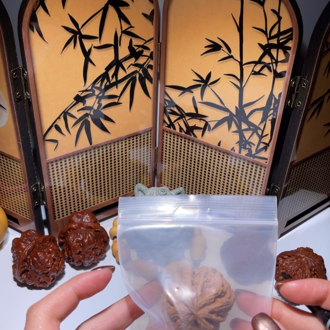 .***佳文玩核桃吊坠1号福利粗筋