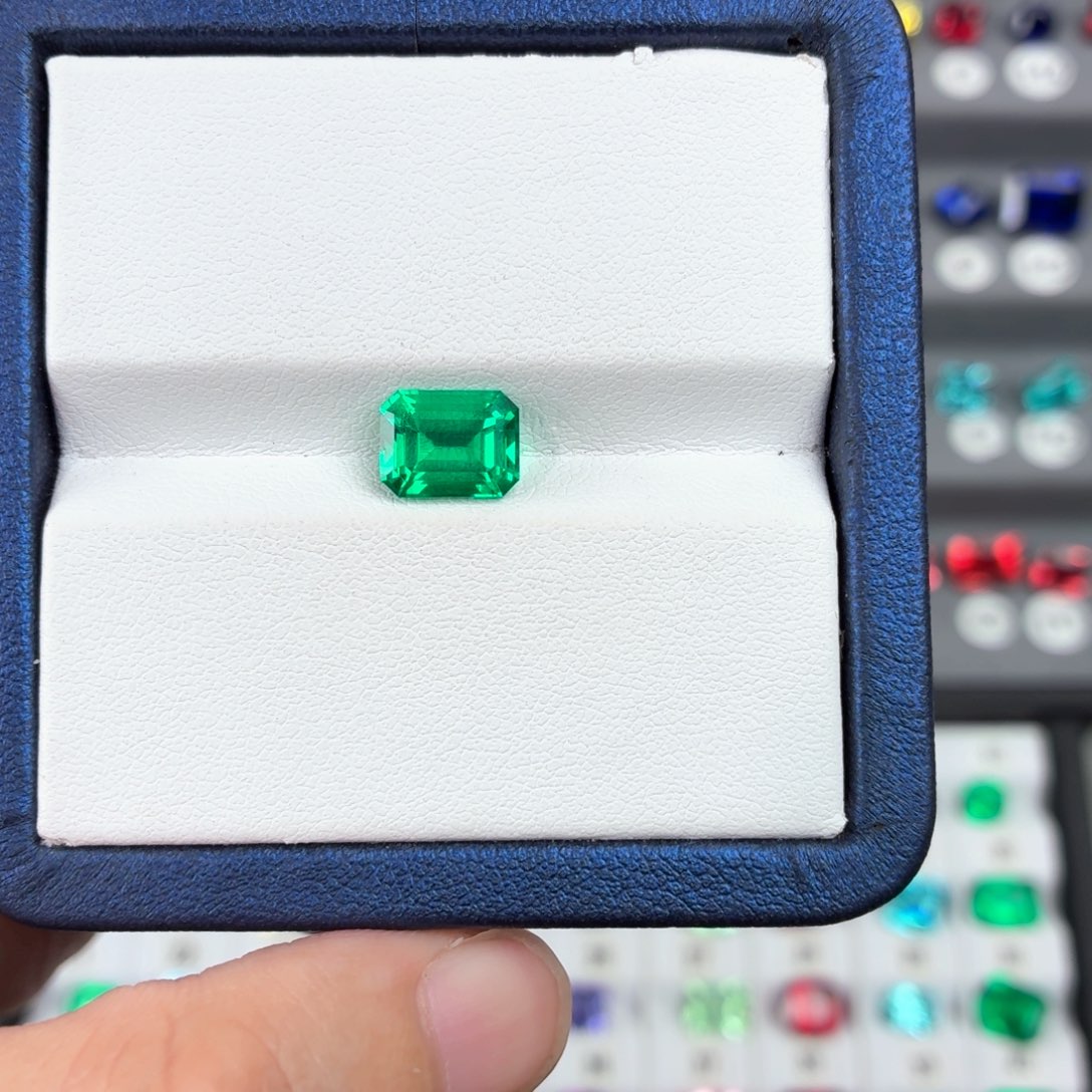 神***驰合成（培育）祖母绿裸石2.23ct