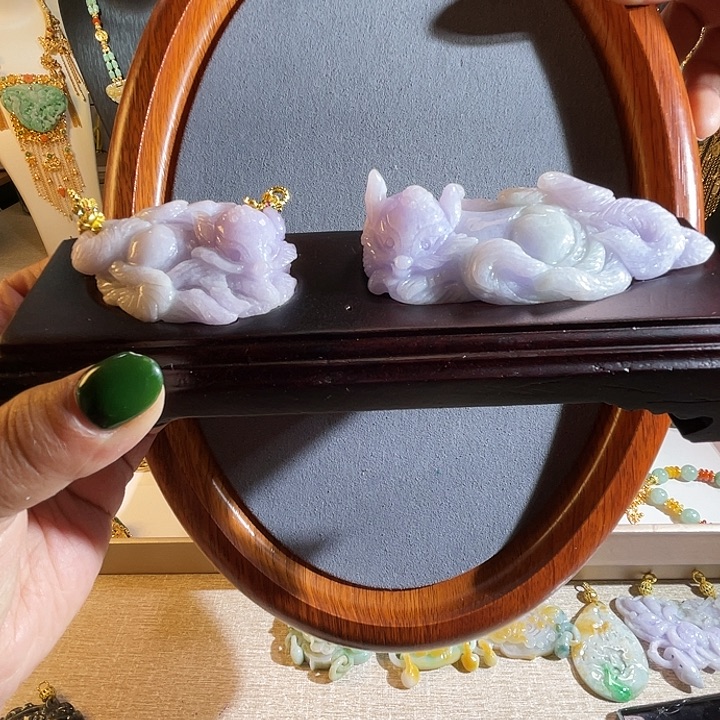 翡翠颈饰未镶嵌翡翠紫色一对趴趴狐吊坠，小摆