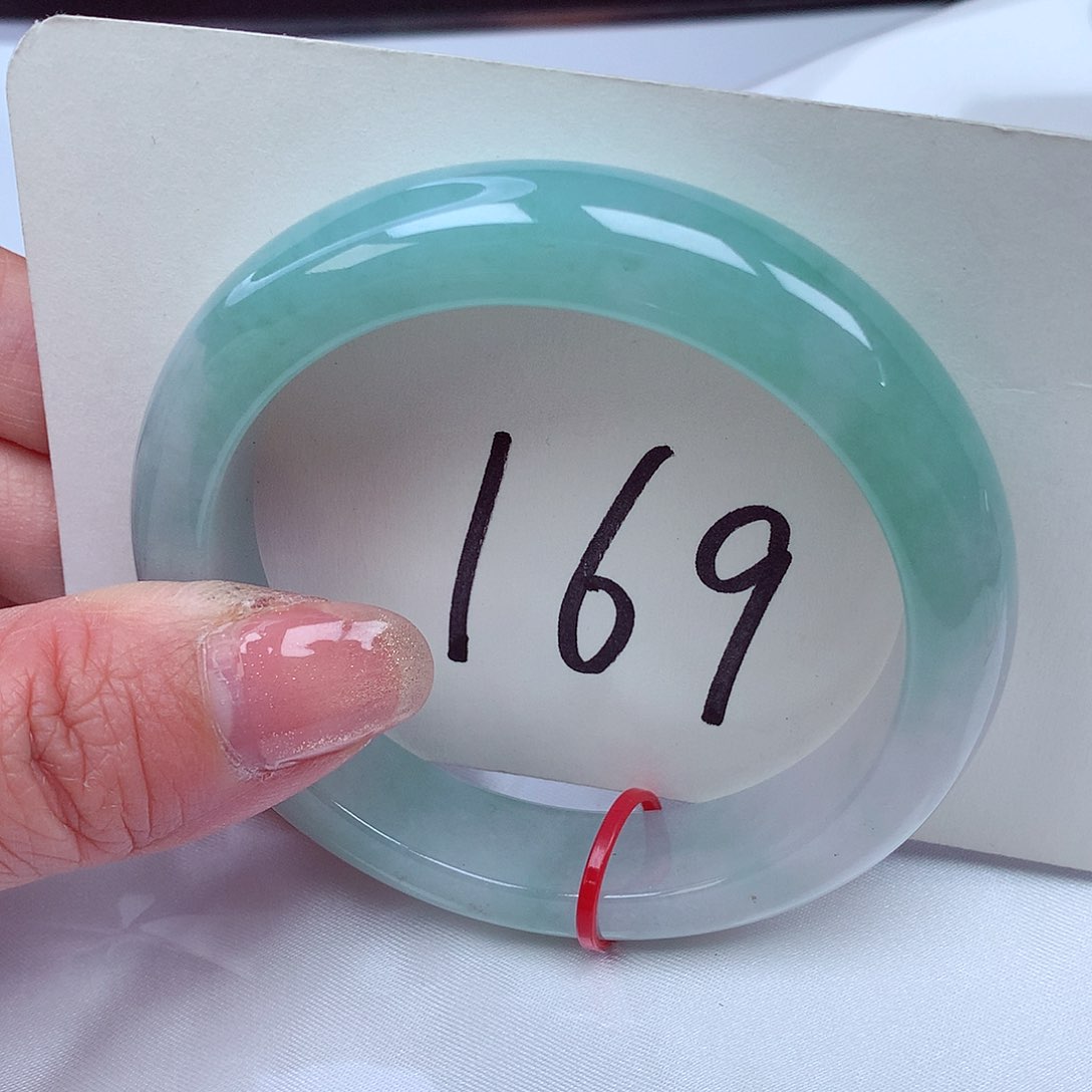 翡翠手镯未镶嵌翡翠