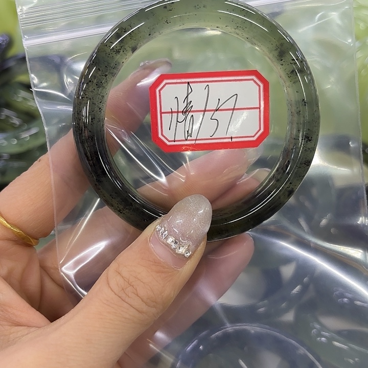 小***情蛇纹石玉未镶嵌岫玉手镯