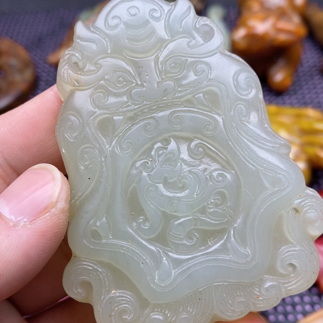 蛇纹石玉颈饰未镶嵌