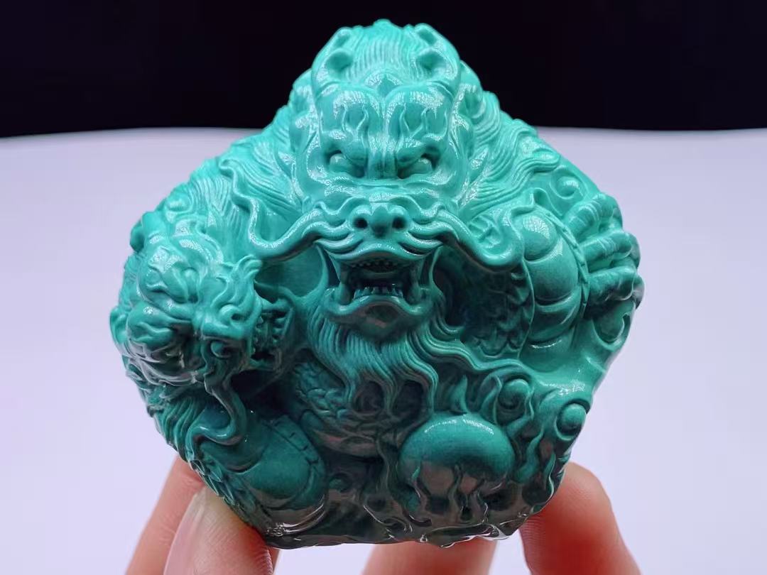 湖北原矿绿松石精雕挂件龙