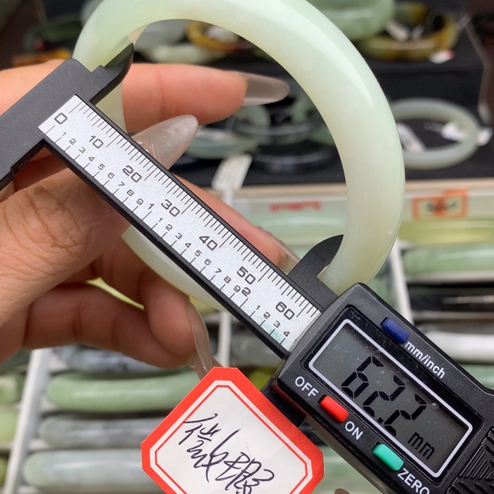 蛇纹石玉未镶嵌手镯542