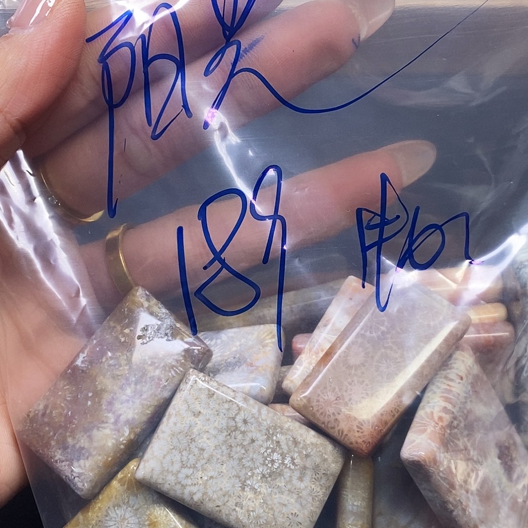 阳***️硅化玉合金颈饰吊坠