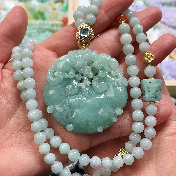 翡翠颈饰未镶嵌吊坠