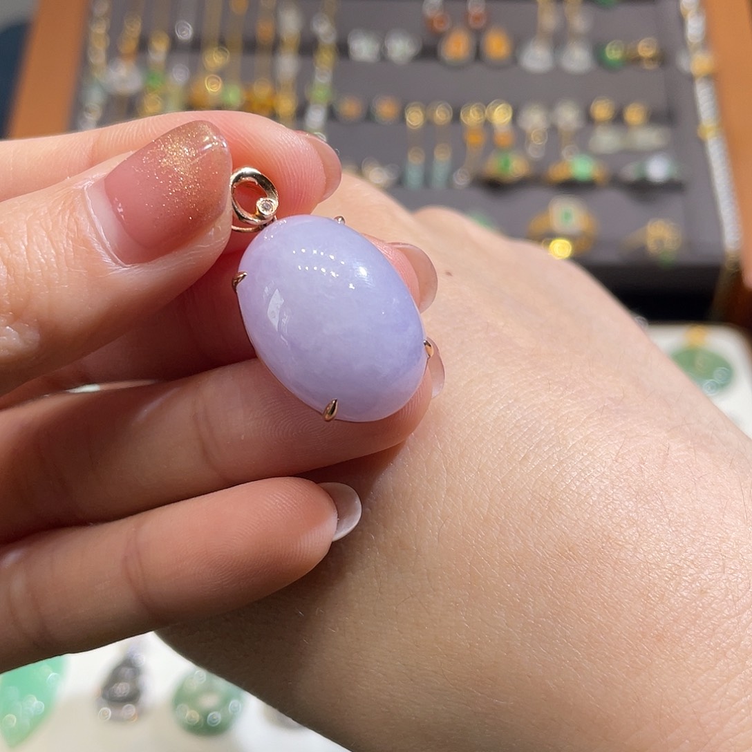 翡翠颈饰18K金镶嵌蛋面