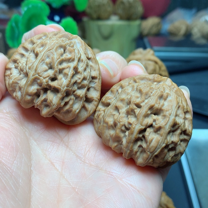 文玩核桃吊坠三角白狮子头41