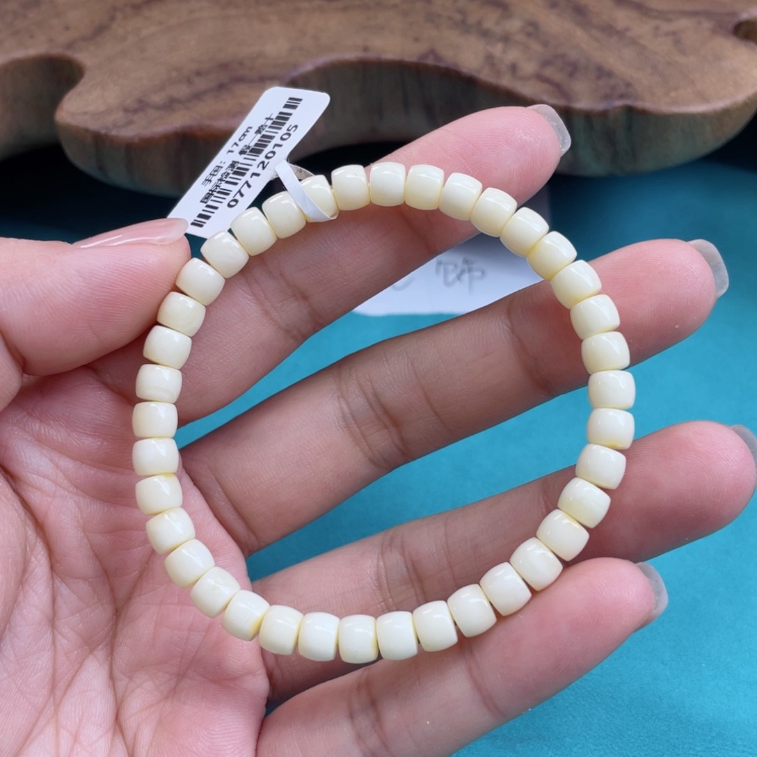 蜜蜡裸石未镶嵌蜜蜡51