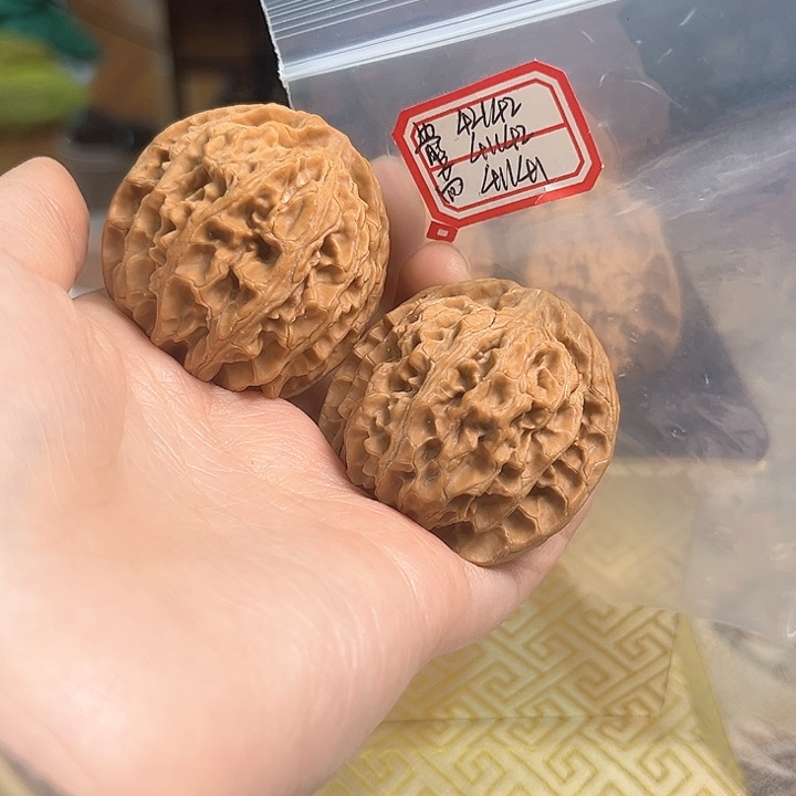 文玩核桃把件苹果园