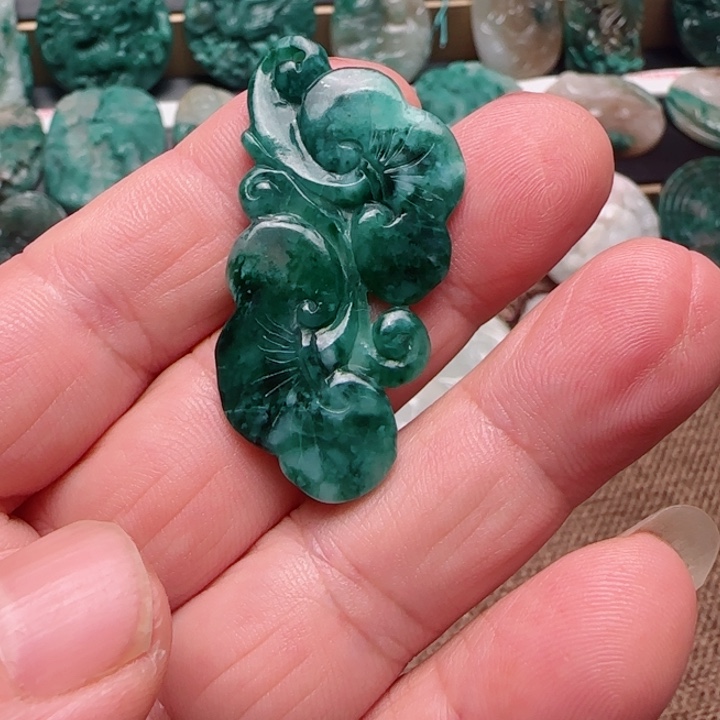 独山玉未镶嵌颈饰