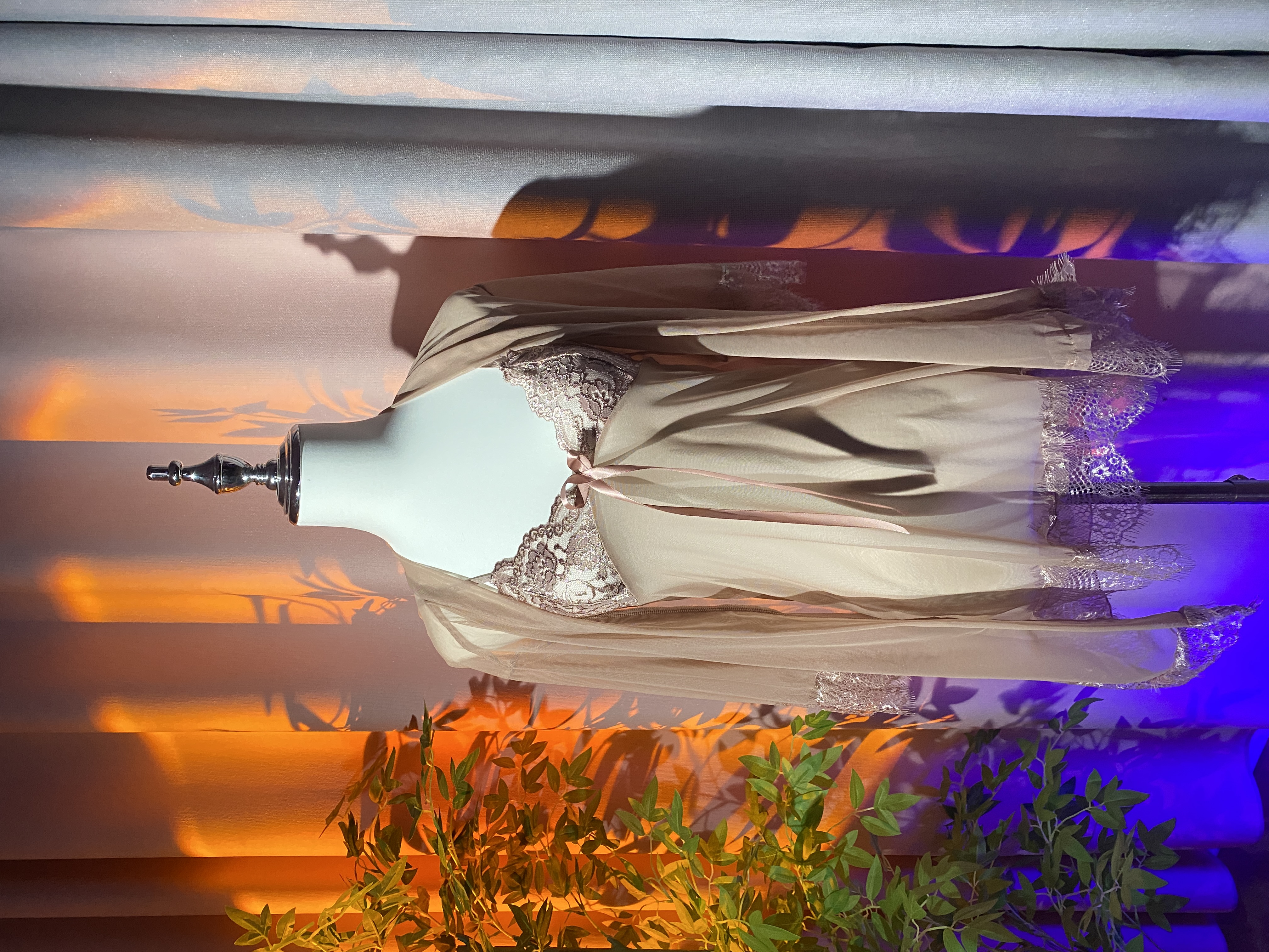 性感蕾丝豆沙色睡裙纯欲风大码女生气质收腰约会显瘦低胸吊带睡衣