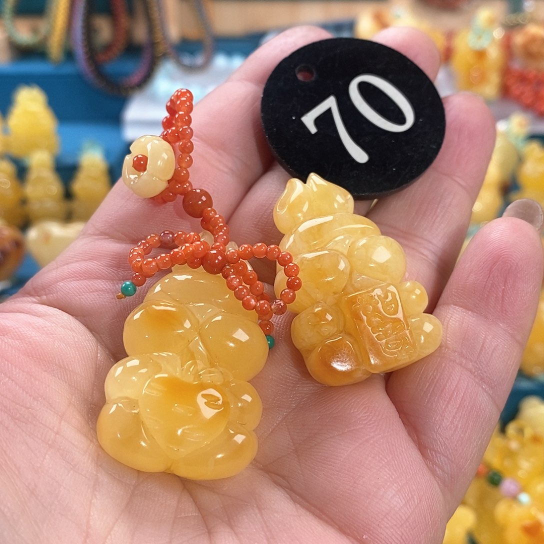 琥珀颈饰未镶嵌Y****?裸石