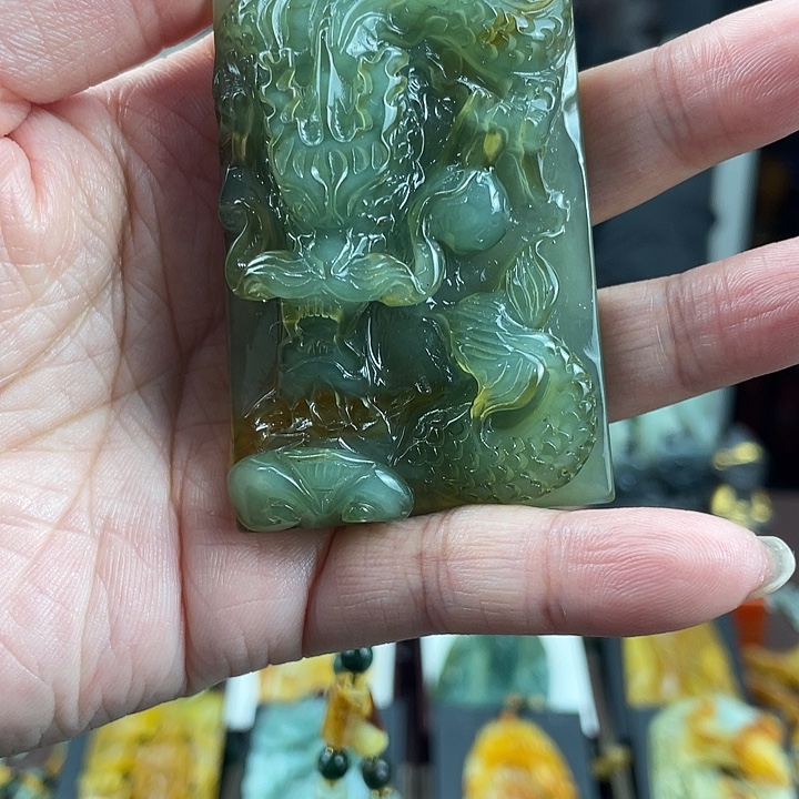 未镶嵌蛇纹石玉颈饰