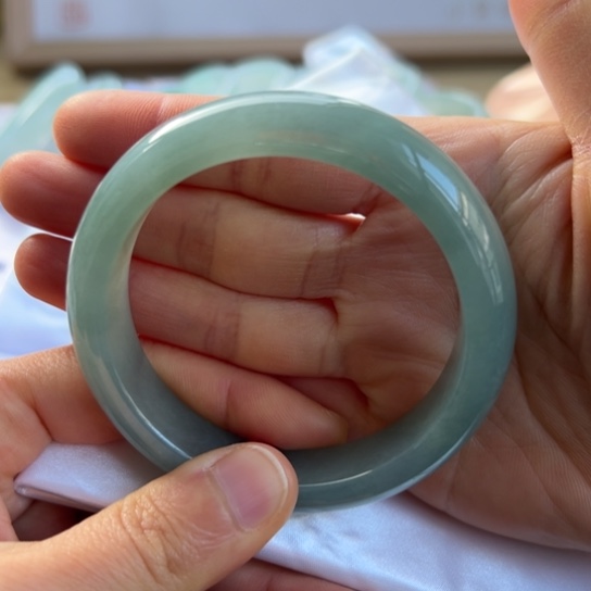 翡翠手镯未镶嵌手镯