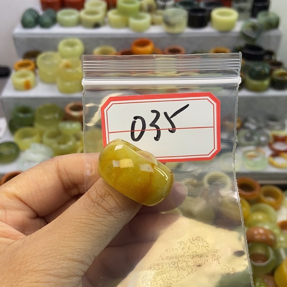 简****蛇纹石玉未镶嵌戒指