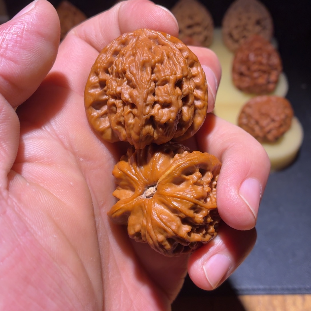 橘***股吊坠文玩核桃三角白全品