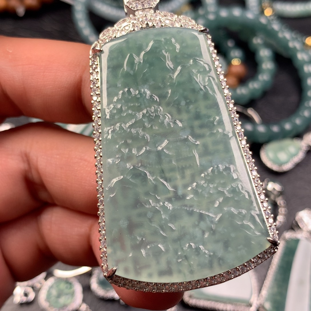 翡翠未镶嵌颈饰大山水