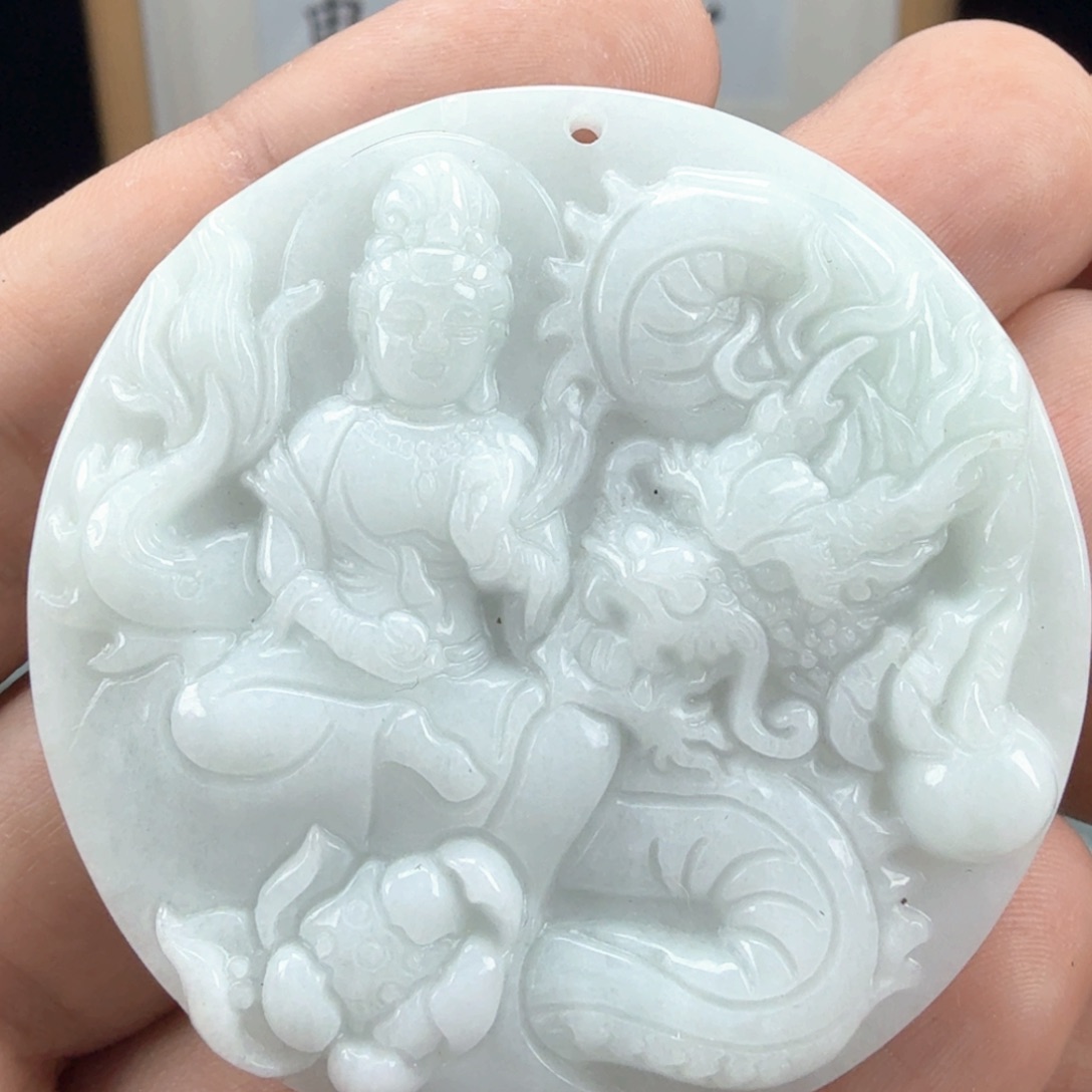 翡翠挂件未镶嵌翡翠