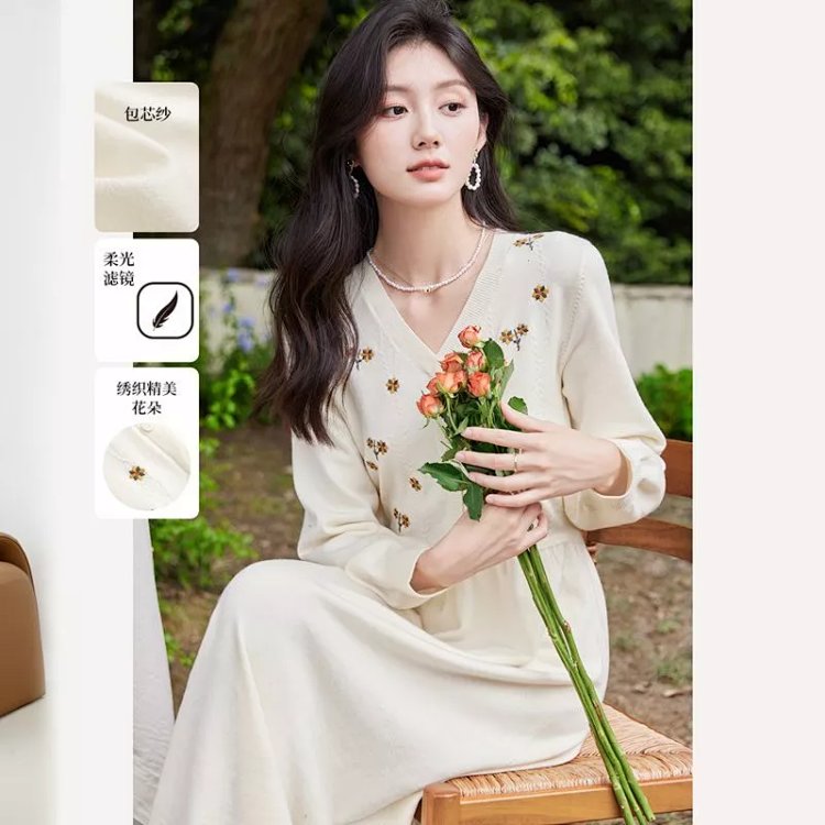 *梵希蔓法式温柔针织连衣裙V领绣花设计松紧腰A字裙72079