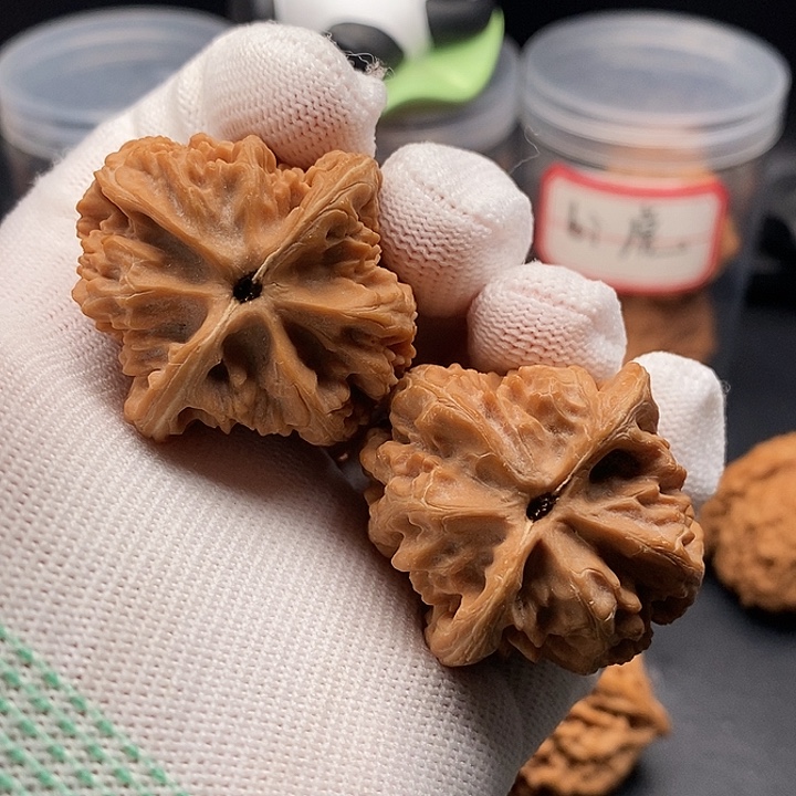 文玩核桃把件三羊谷