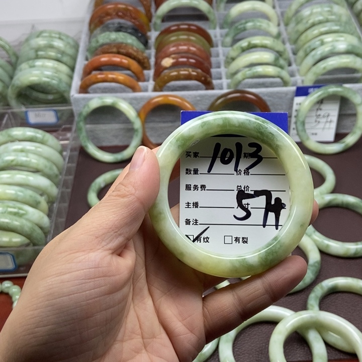 蛇纹石玉手镯未镶嵌