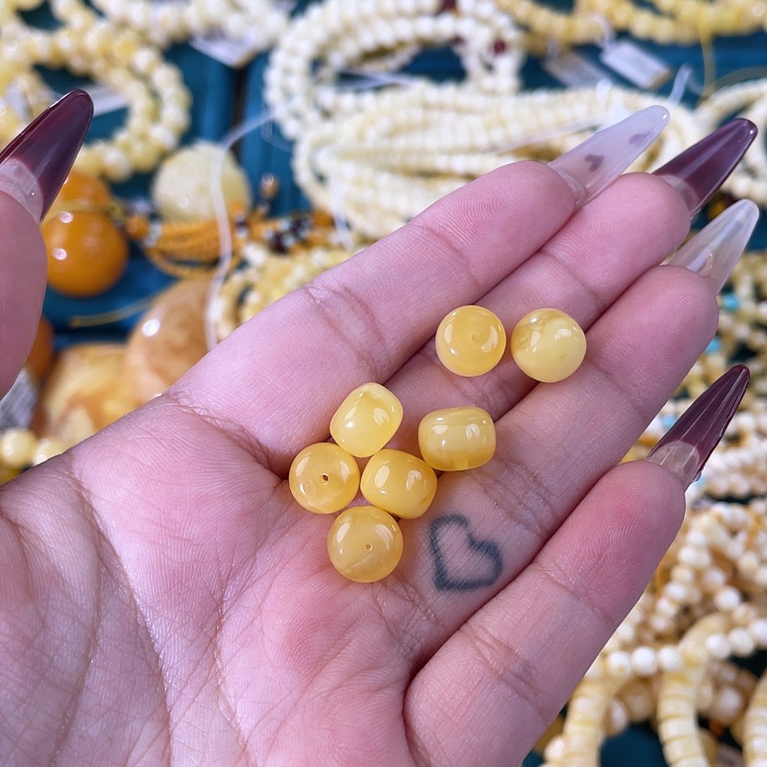 琥珀裸石未镶嵌随机一件