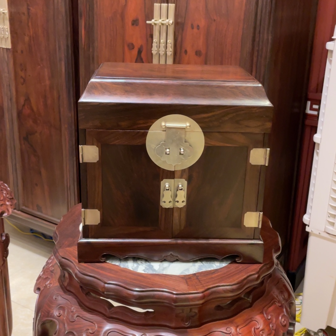 红酸枝木类成套家具