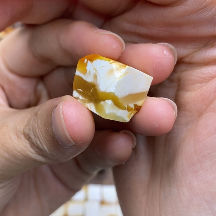 定制琥珀未镶嵌裸石