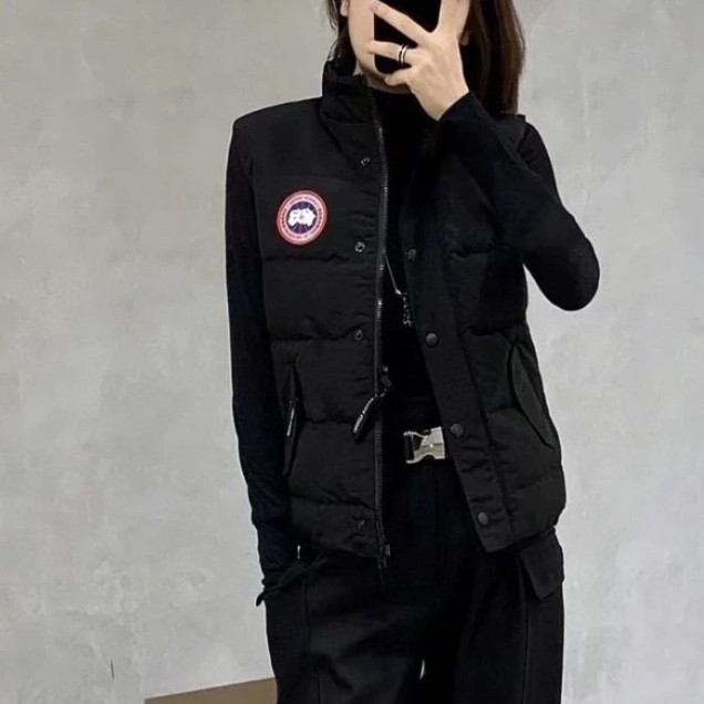 99新 CANADA GOOSE 黑色鸭绒羽绒马甲 XS码 GM004893