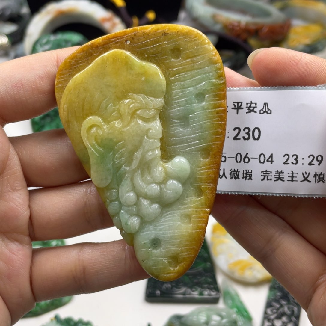 翡翠未镶嵌项圈平*?牌子