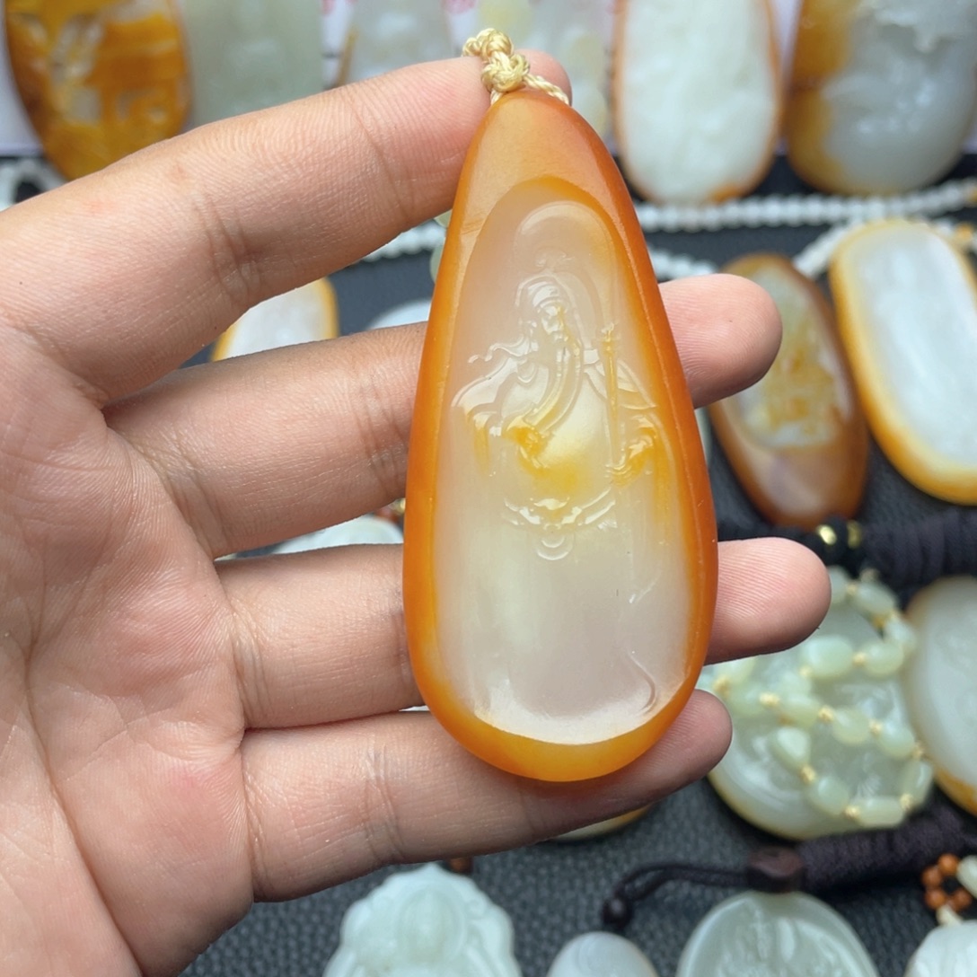昂***爸和田玉未镶嵌颈饰