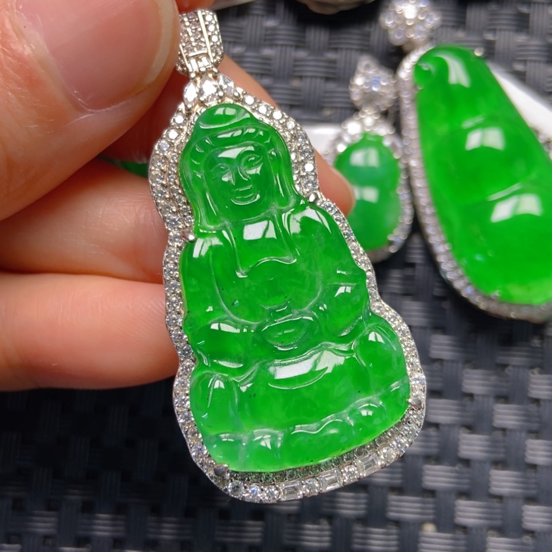 翡翠银S925镶嵌颈饰观音吊坠