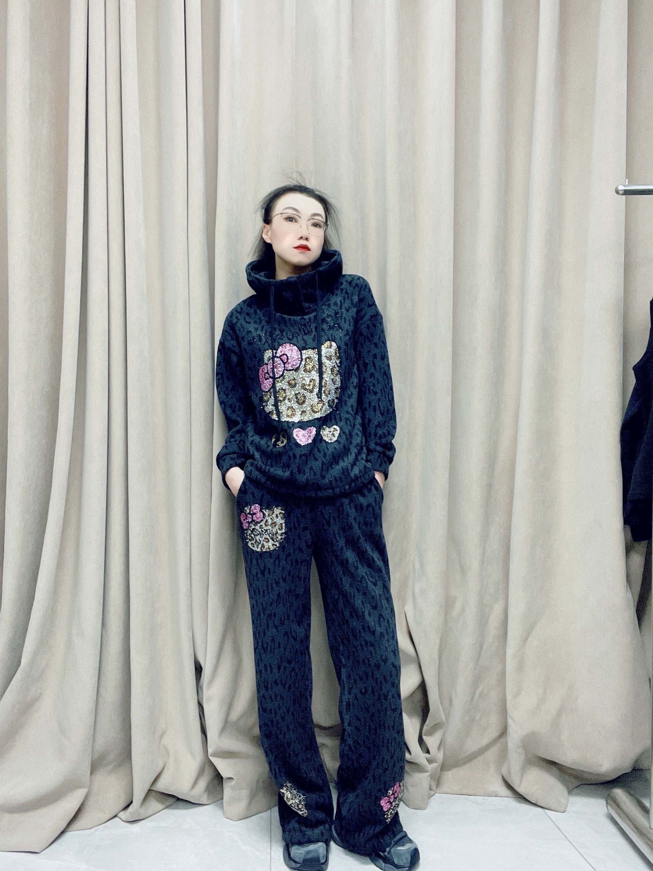 冬季加绒加厚女士提花时尚重工烫钻长袖卫衣套装