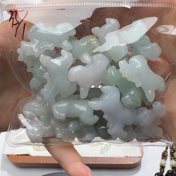 未镶嵌挂件翡翠福利1个，不包邮，拍一单邮费发货